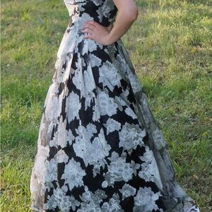 Elegant Black and White Floral Prom Dress